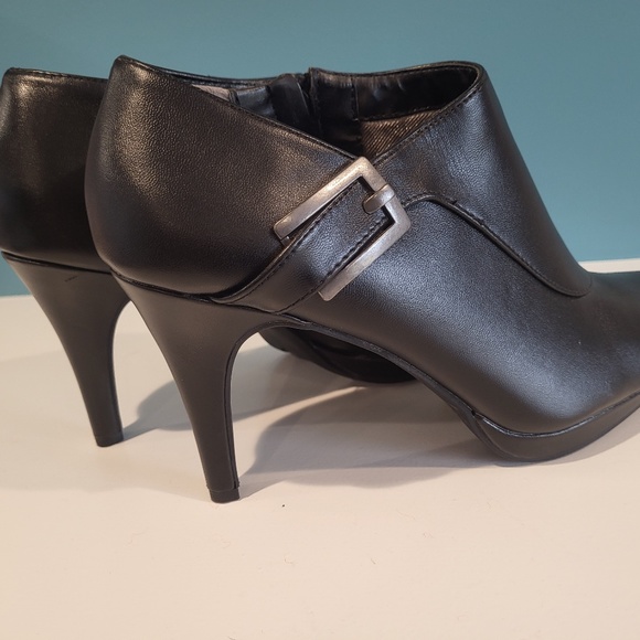 Naturalizer Black Bootie for Women size 10 - Picture 2 of 3